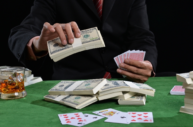 【カジノVS宝くじ】王道のギャンブルを徹底比較してみた。